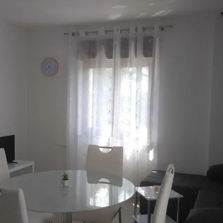 Apartmani Roberta Jurdani Exterior photo